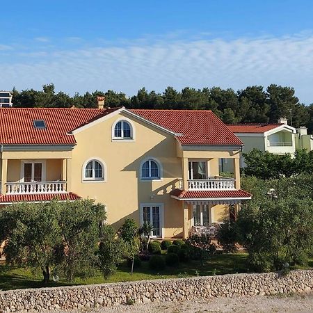 קרק Apartmani Olea Krk מראה חיצוני תמונה