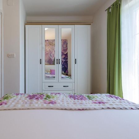 קרק Apartmani Olea Krk מראה חיצוני תמונה