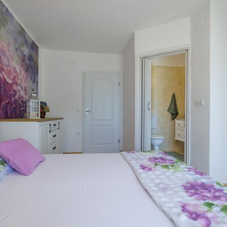 קרק Apartmani Olea Krk מראה חיצוני תמונה