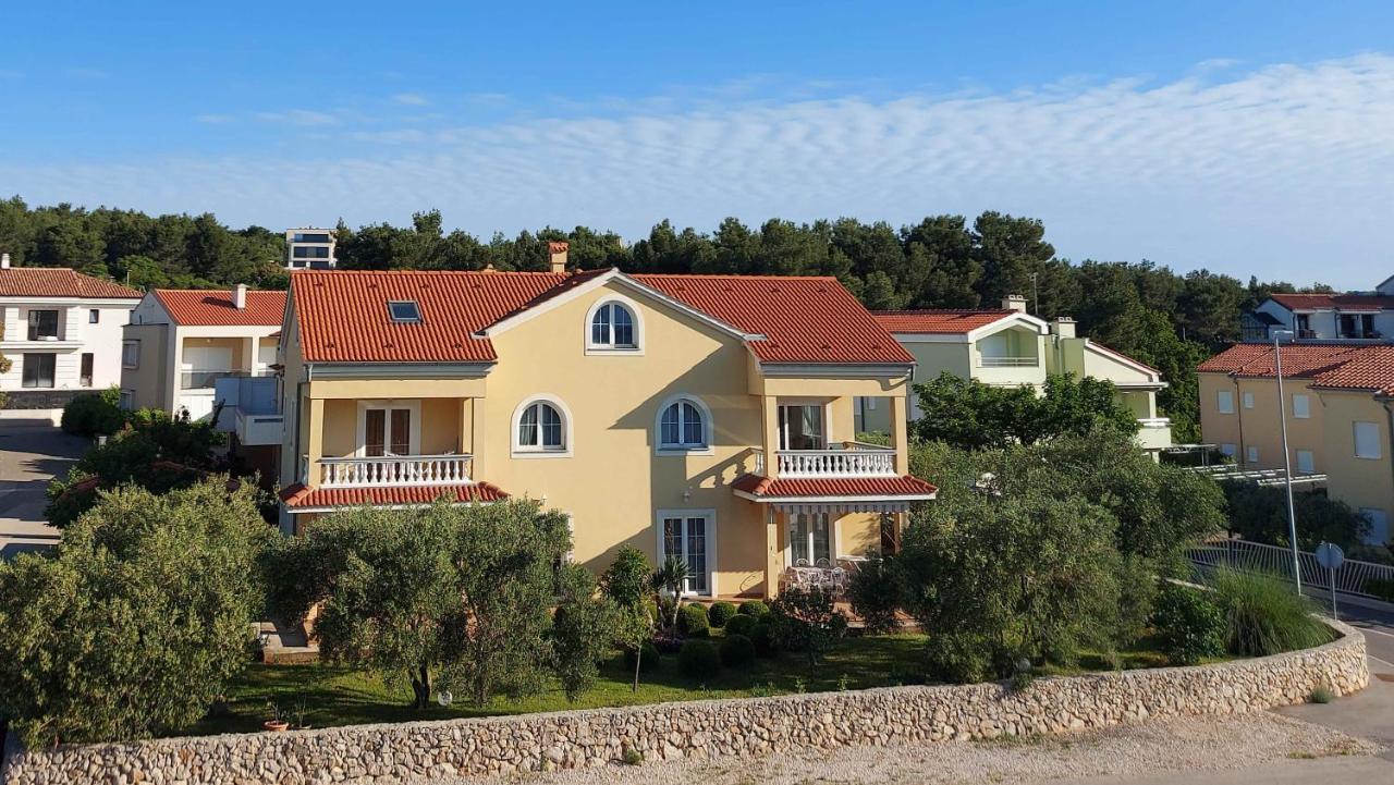 קרק Apartmani Olea Krk מראה חיצוני תמונה