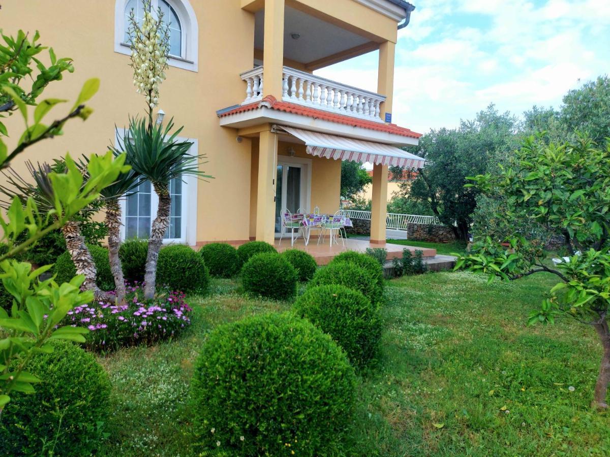 קרק Apartmani Olea Krk מראה חיצוני תמונה