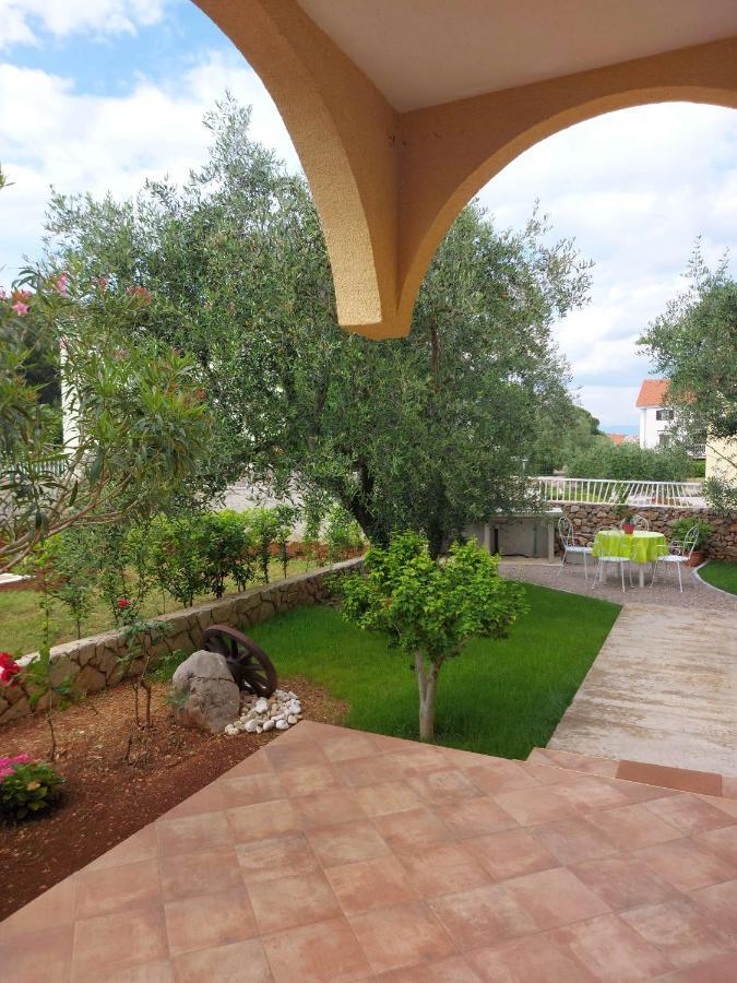 קרק Apartmani Olea Krk מראה חיצוני תמונה
