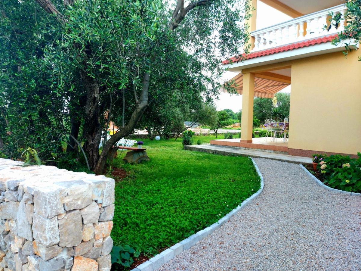 קרק Apartmani Olea Krk מראה חיצוני תמונה