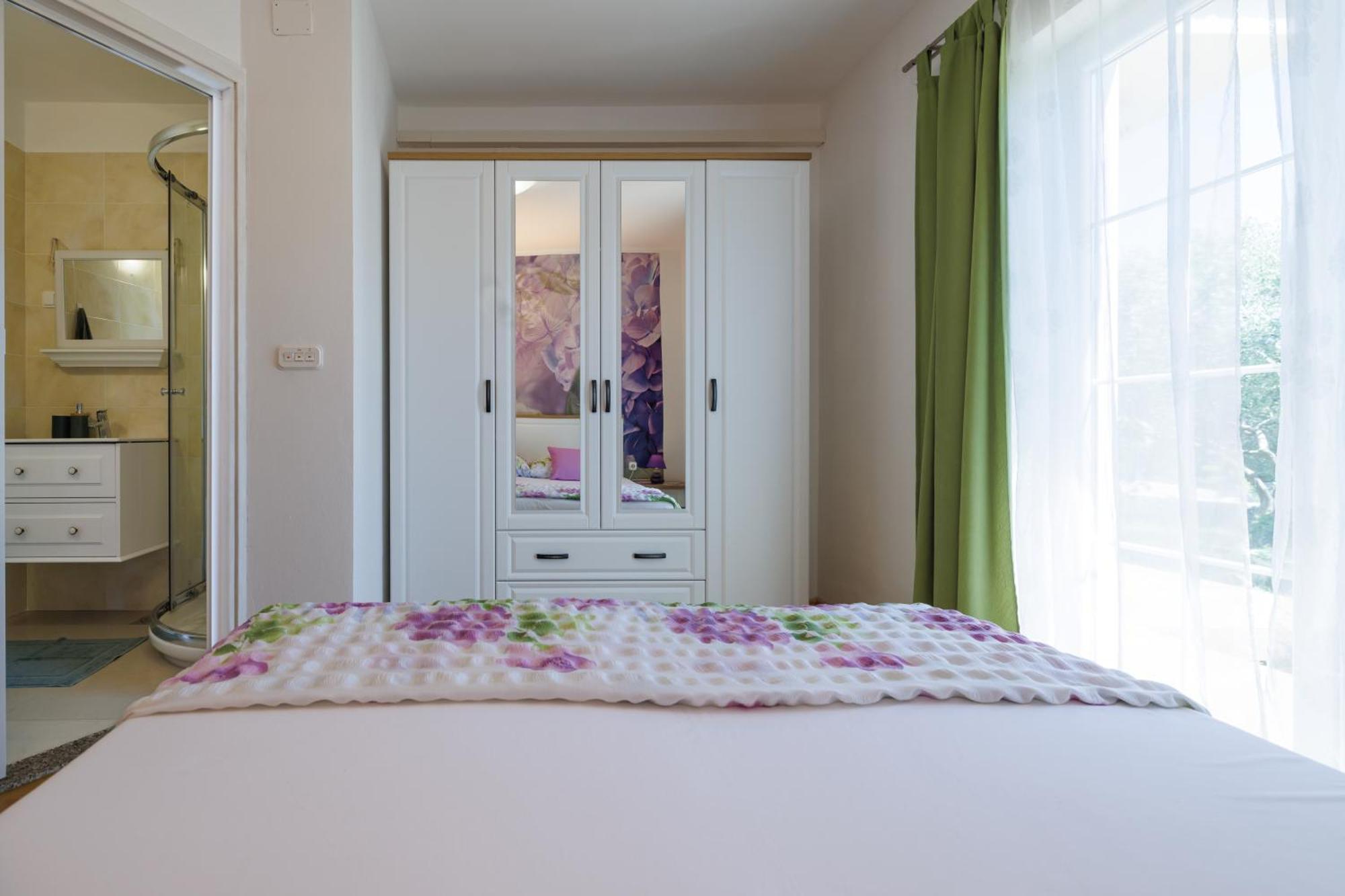 קרק Apartmani Olea Krk מראה חיצוני תמונה
