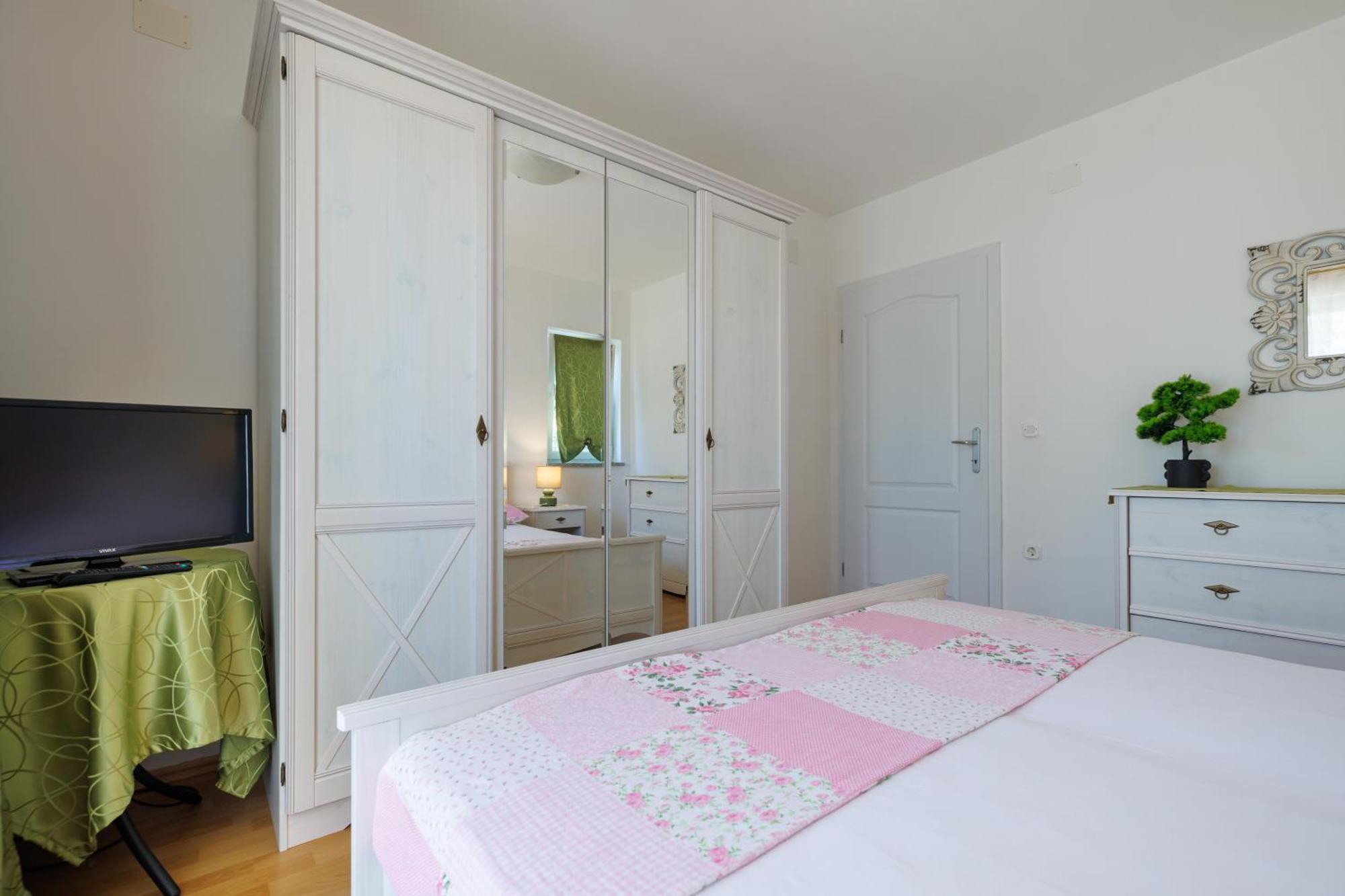 קרק Apartmani Olea Krk מראה חיצוני תמונה