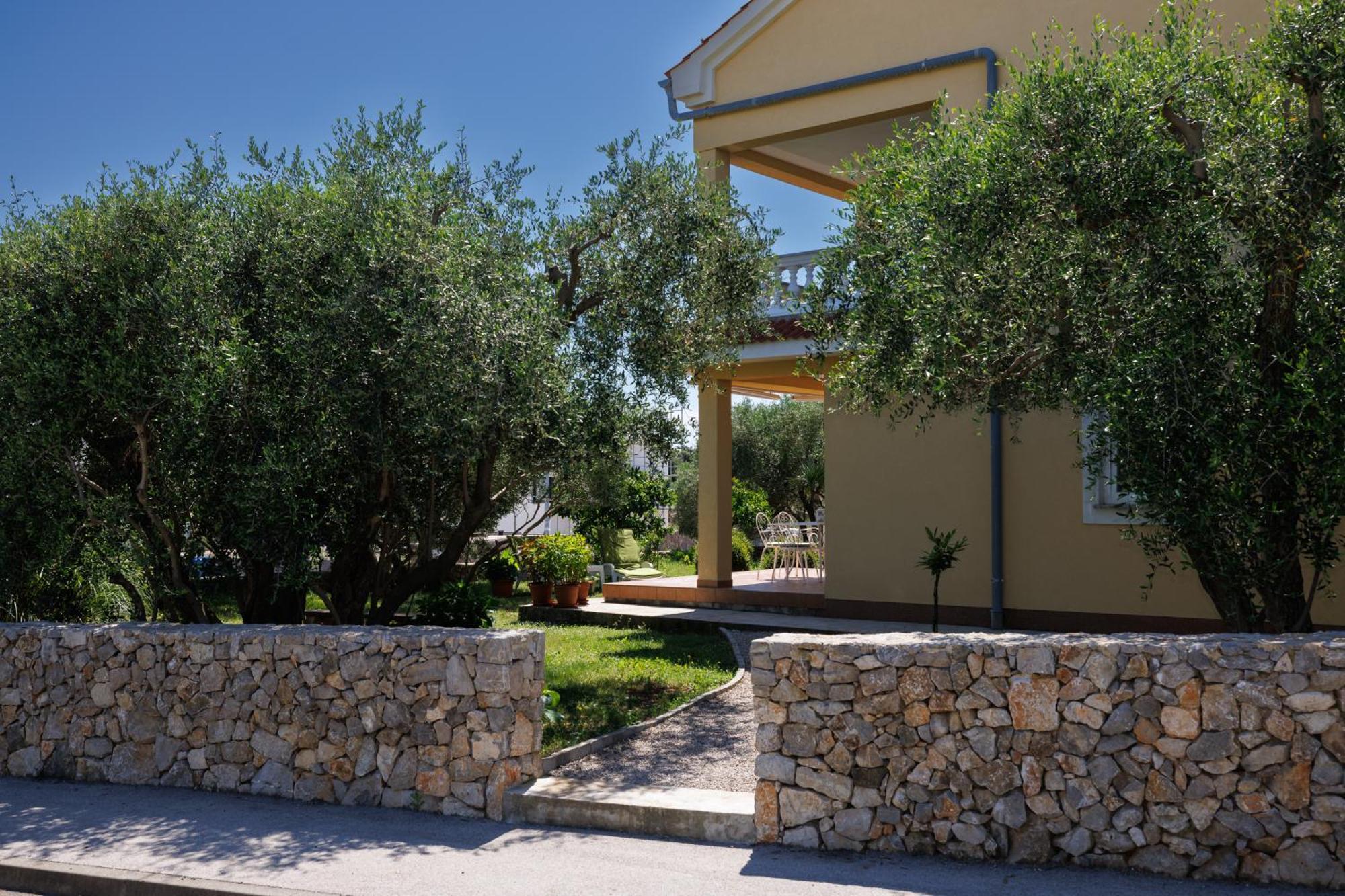 קרק Apartmani Olea Krk מראה חיצוני תמונה