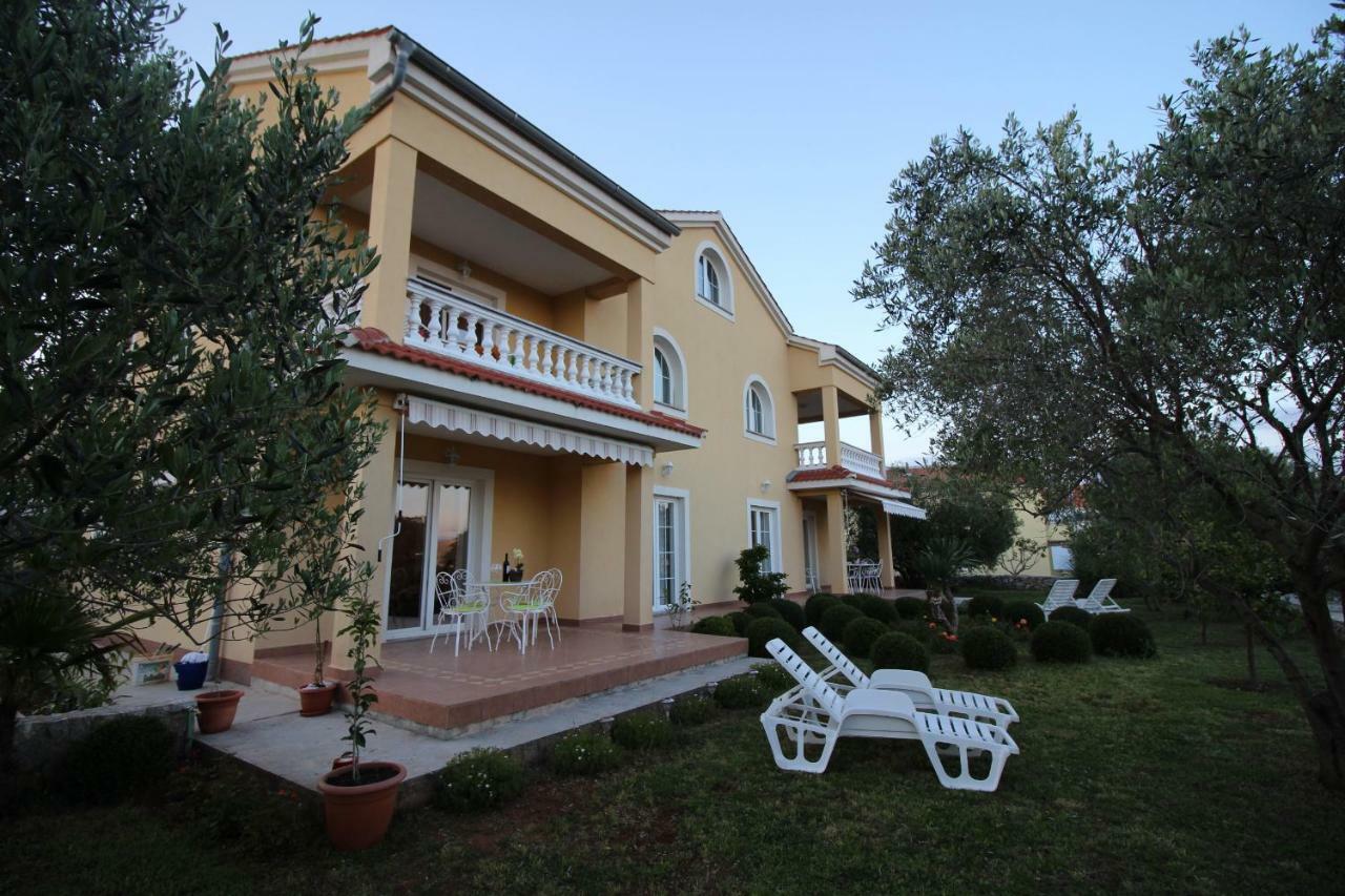 קרק Apartmani Olea Krk מראה חיצוני תמונה
