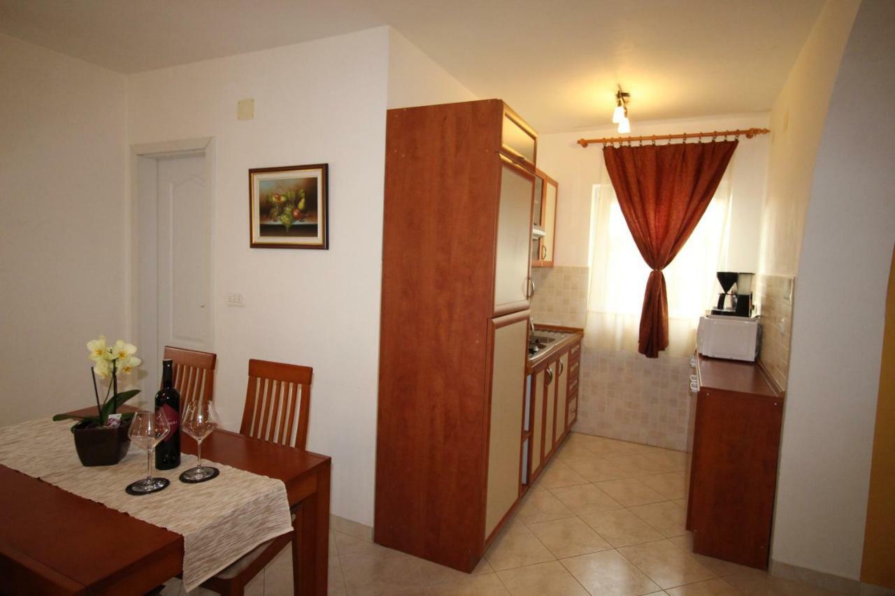 קרק Apartmani Olea Krk מראה חיצוני תמונה