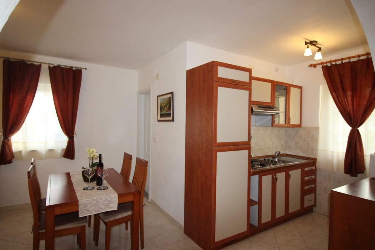 קרק Apartmani Olea Krk מראה חיצוני תמונה