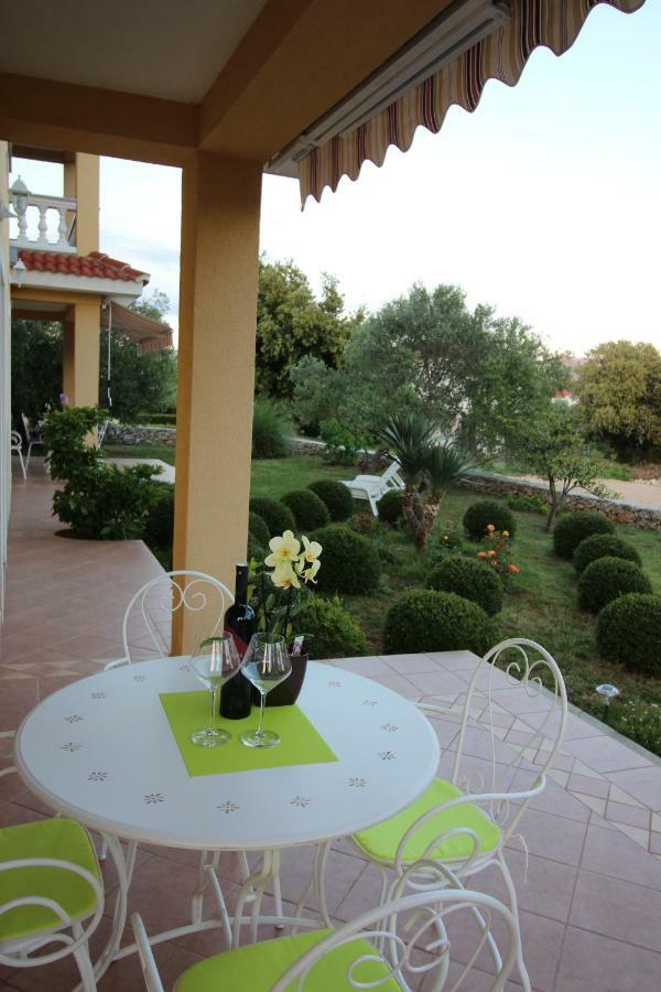 קרק Apartmani Olea Krk מראה חיצוני תמונה